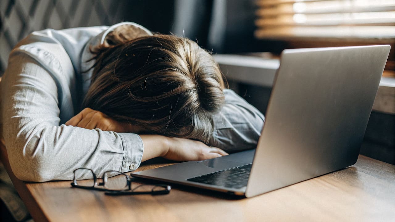 Синдром хронической усталости: симптомы, причины и лечение