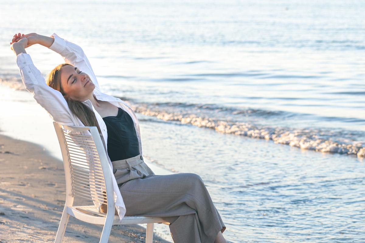 a-beautiful-woman-sits-on-a-chair-near-the-sea-2025-03-13-10-39-55-utc (1).jpg a-beautiful-woman-sits-on-a-chair-near-the-sea-2025-03-13-10-39-55-utc (1).jpg