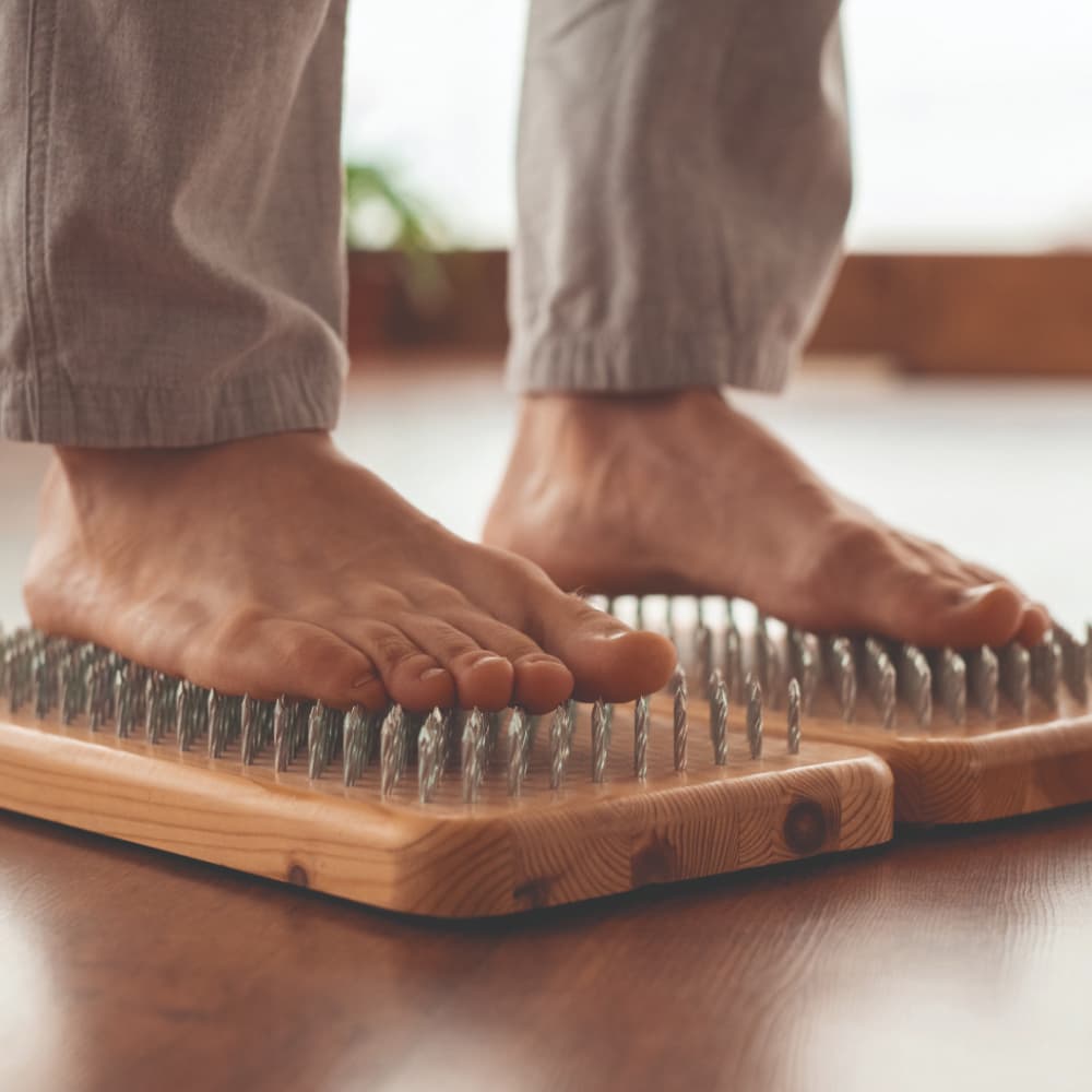 Гвоздестояние на доске Садху